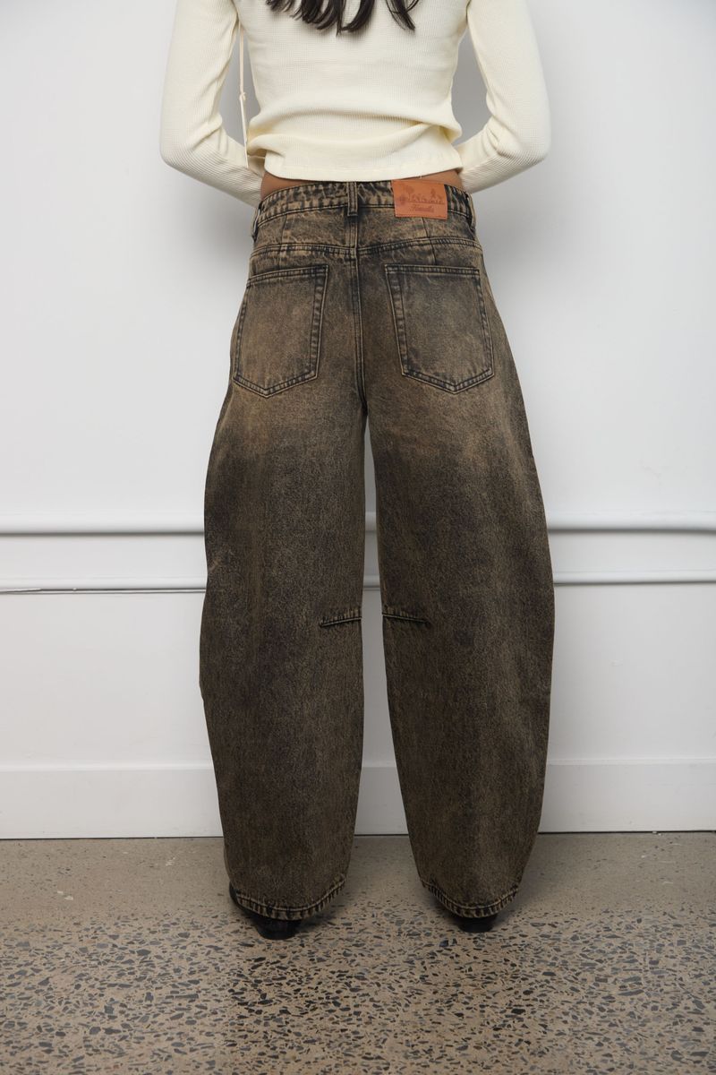 Jacqueline Barrel Leg Jeans - Bronze