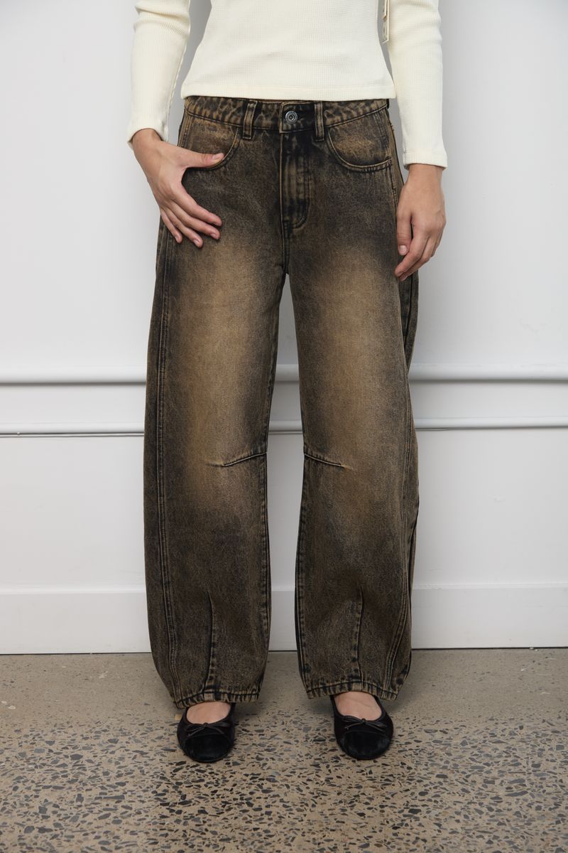 Jacqueline Barrel Leg Jeans - Bronze