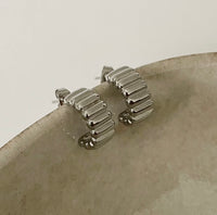 Mini Emma Ribbed Earring