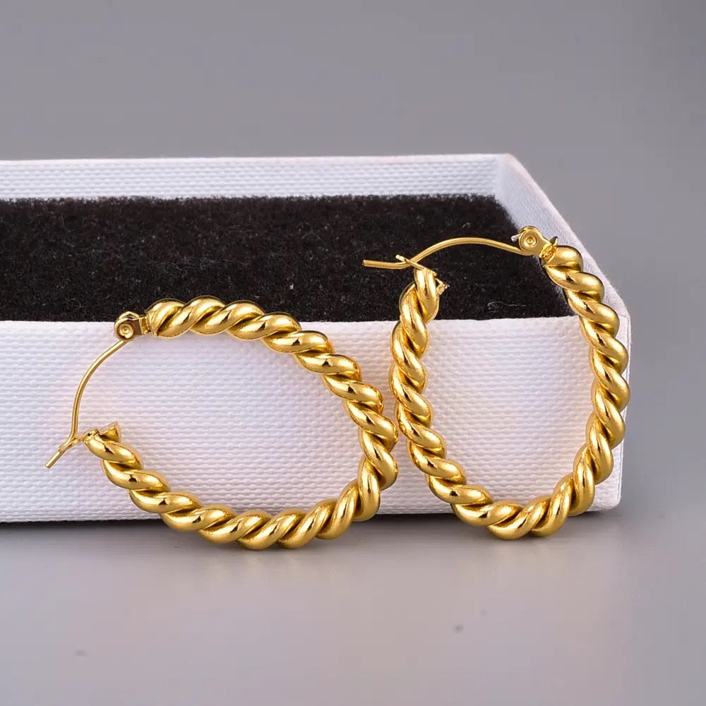 Chunky Twisted Rope Oval Hoop Earring