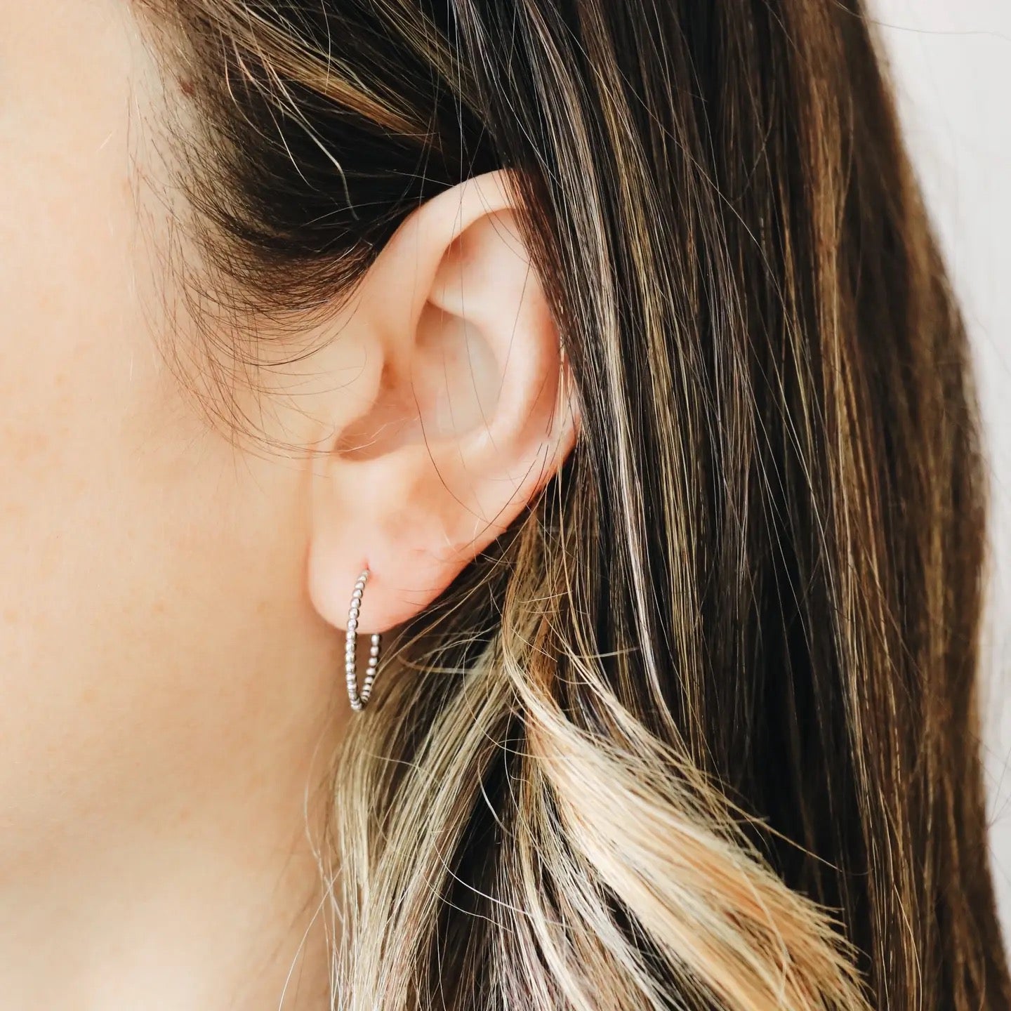 Asfera Thin Medium Hoop Earrings