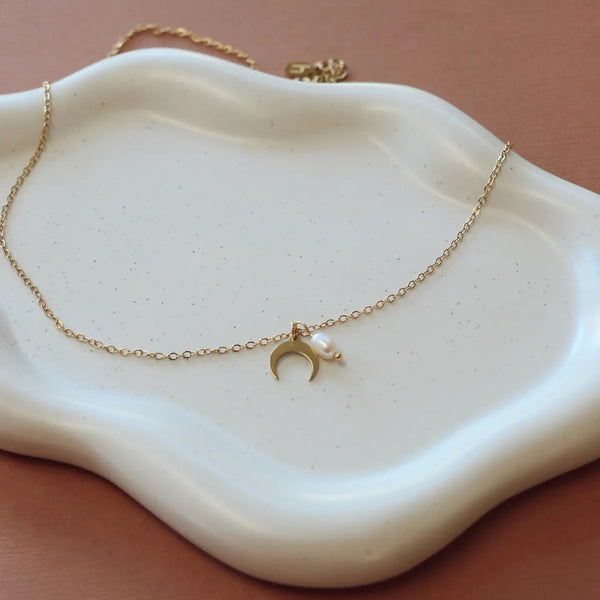 Orcino Horn Necklace With Pearl