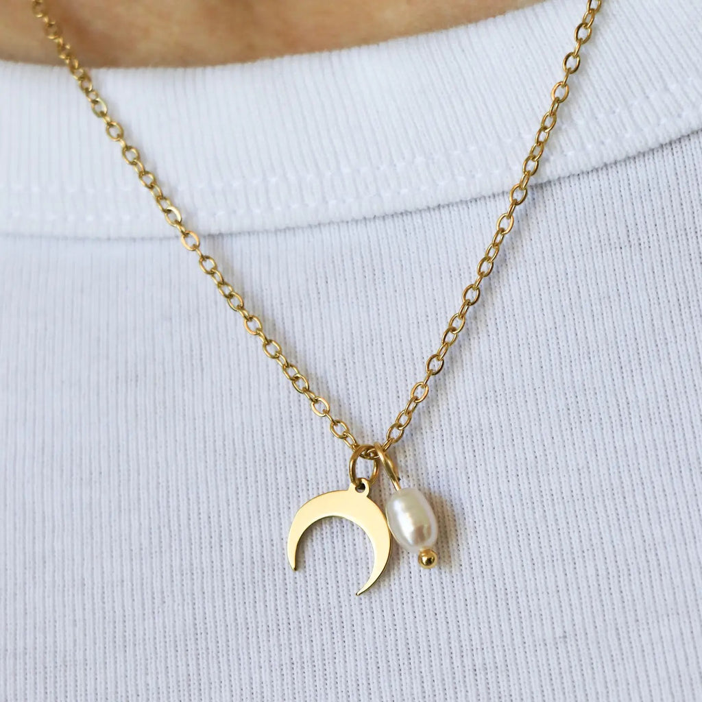 Orcino Horn Necklace With Pearl