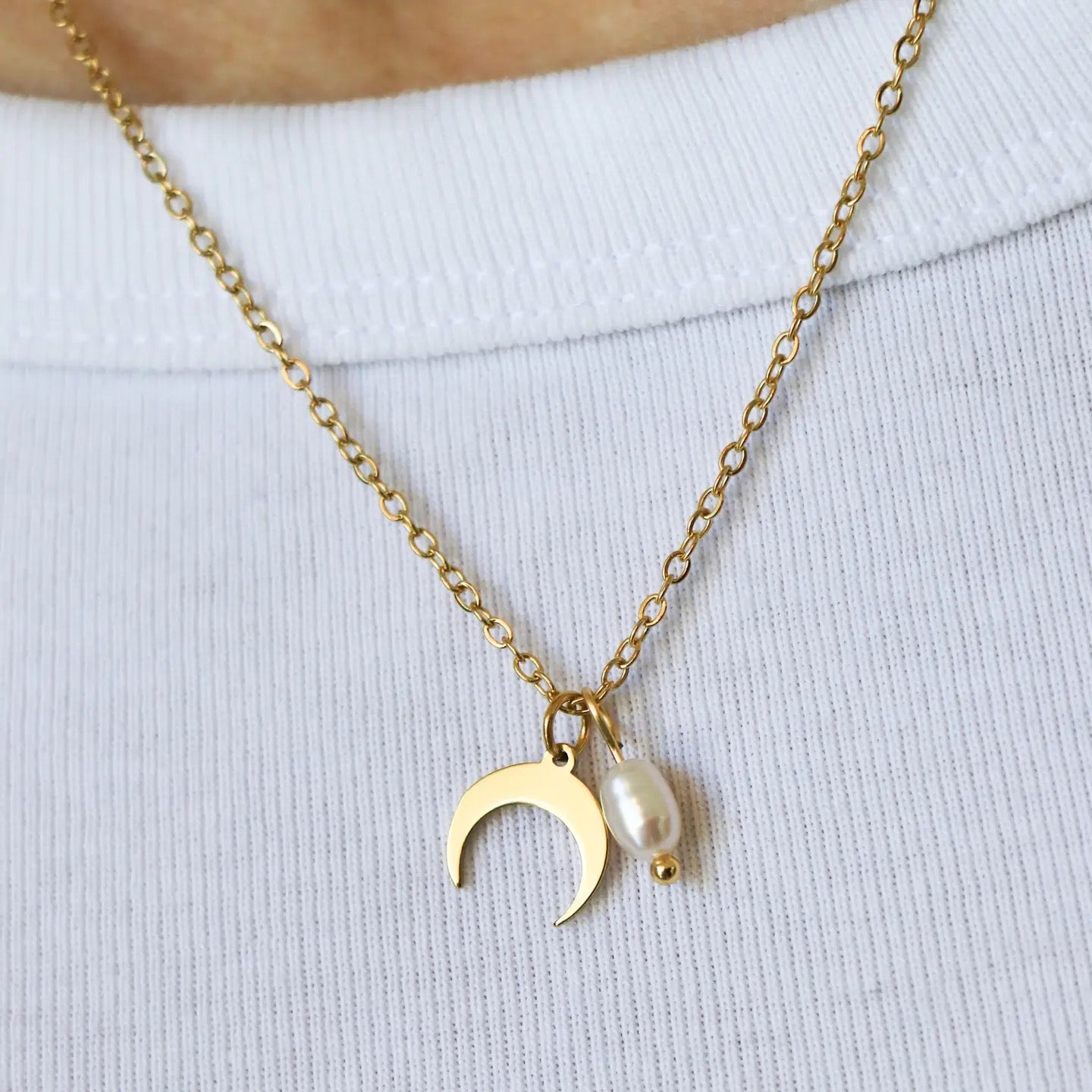 Orcino Horn Necklace With Pearl