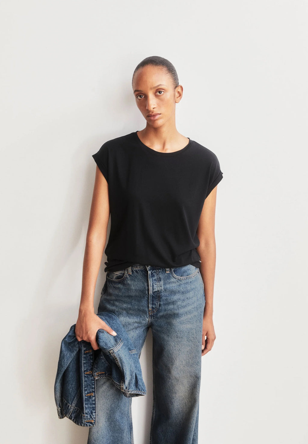 Jilaana  T Shirt - Black