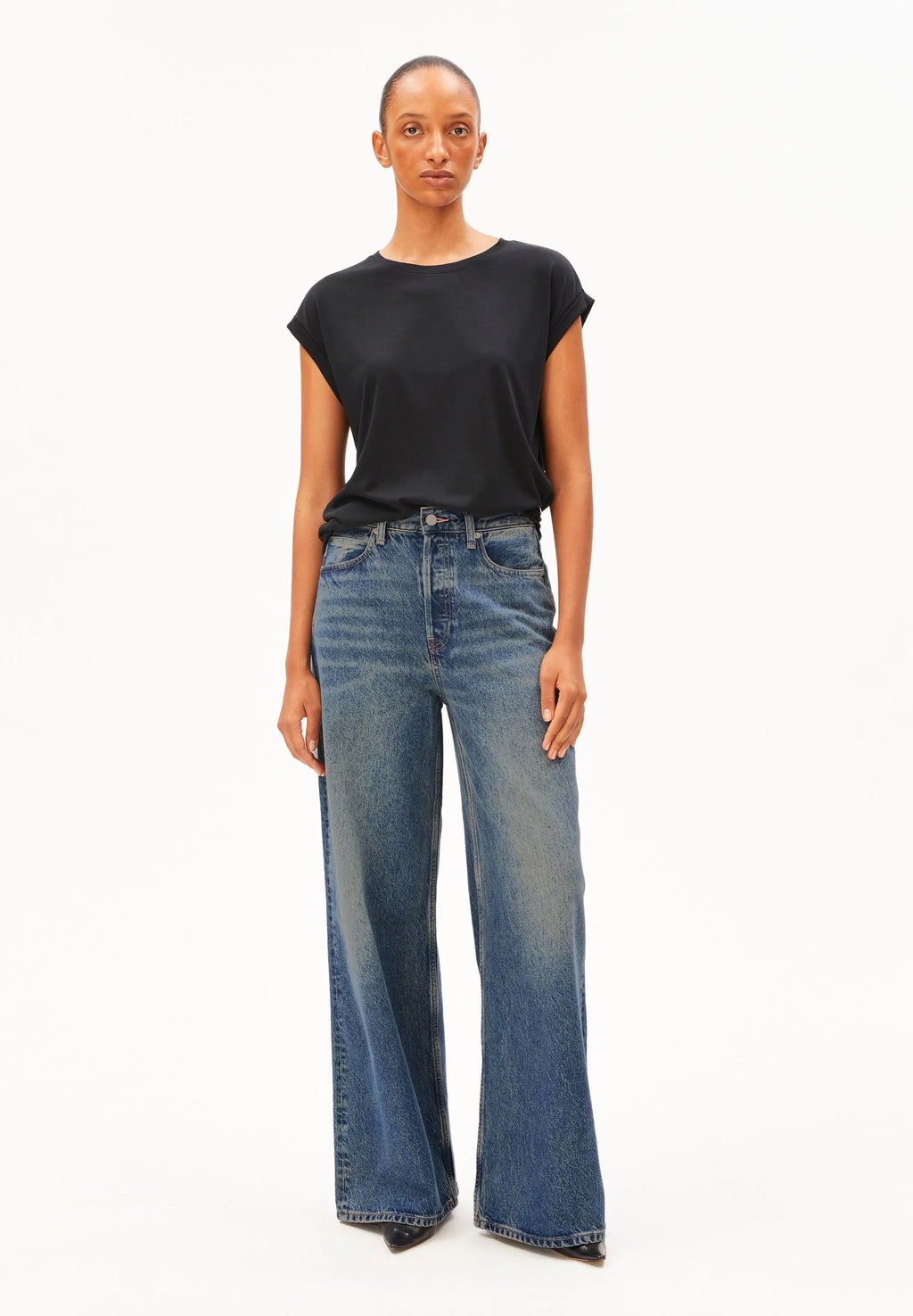 Jilaana  T Shirt - Black