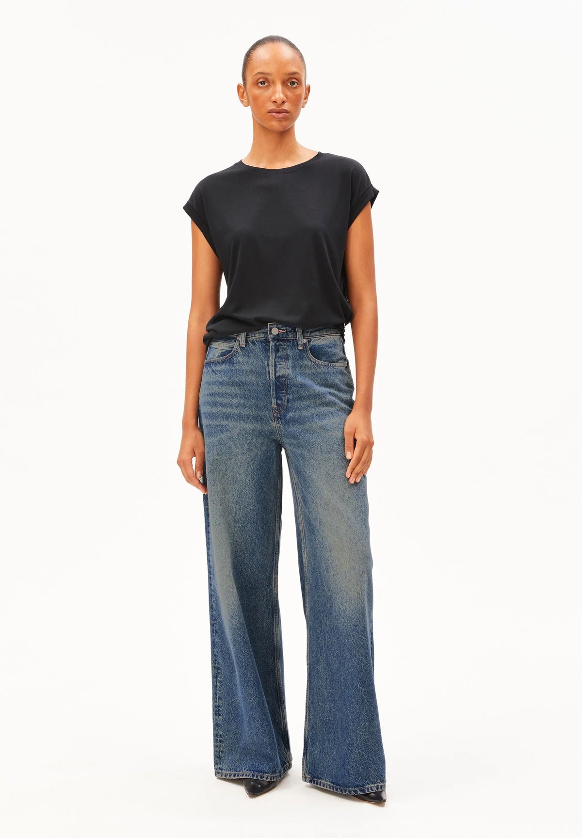 Jilaana  T Shirt - Black