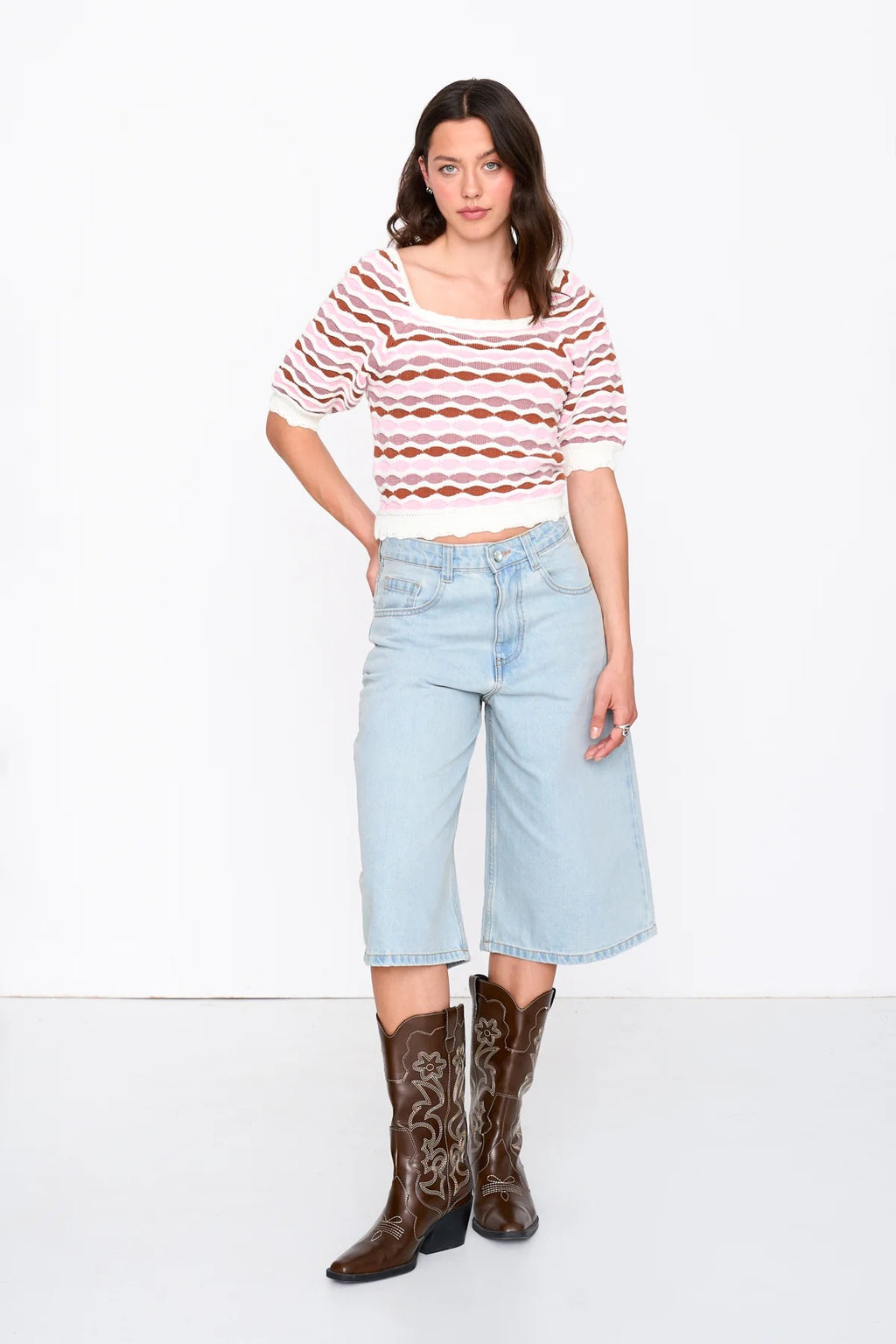 Scalloped Short Sleeve Pullover