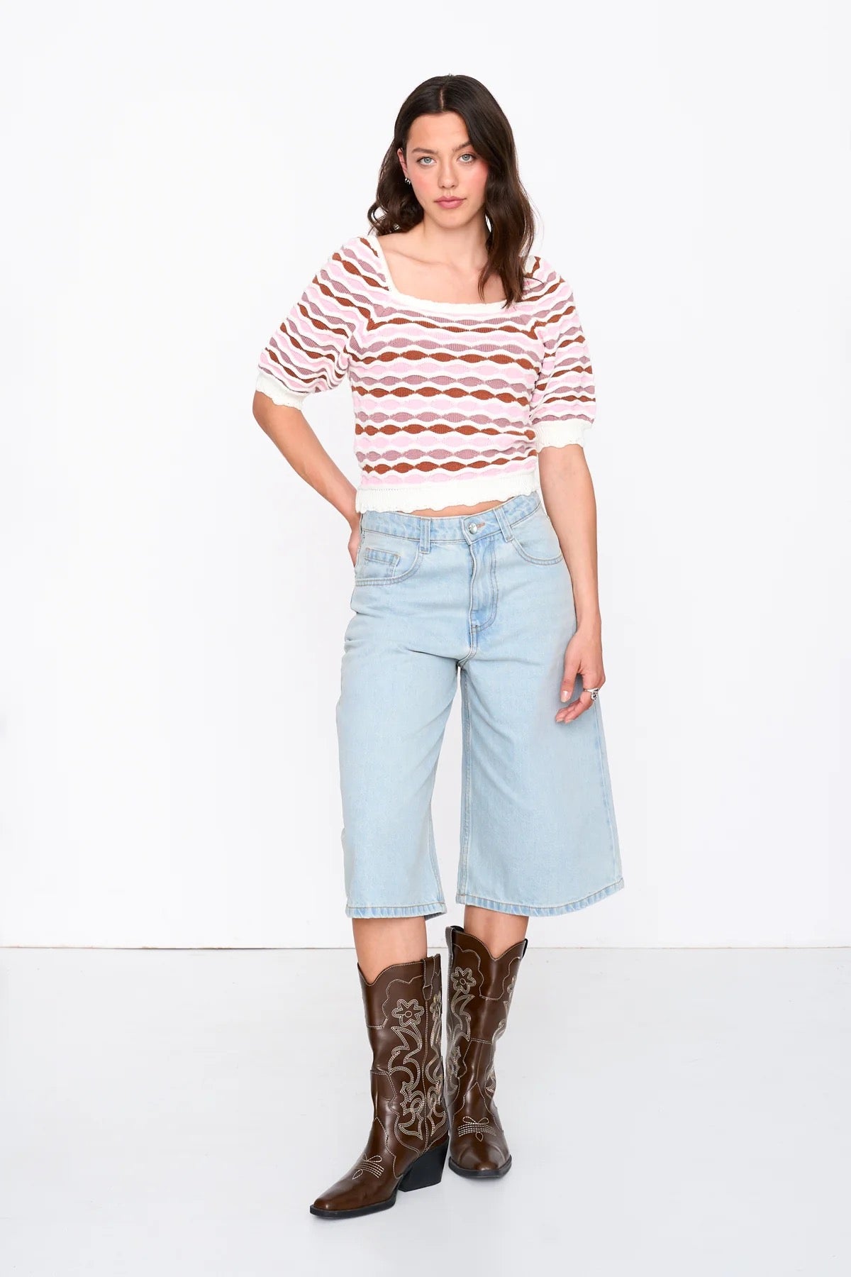 Scalloped Short Sleeve Pullover
