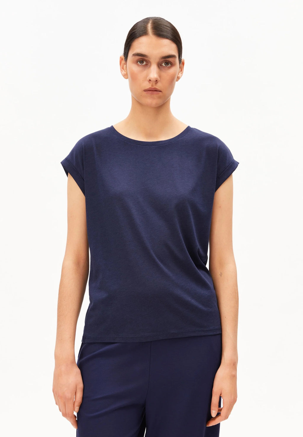 Jilaana T Shirt - Tinted Navy