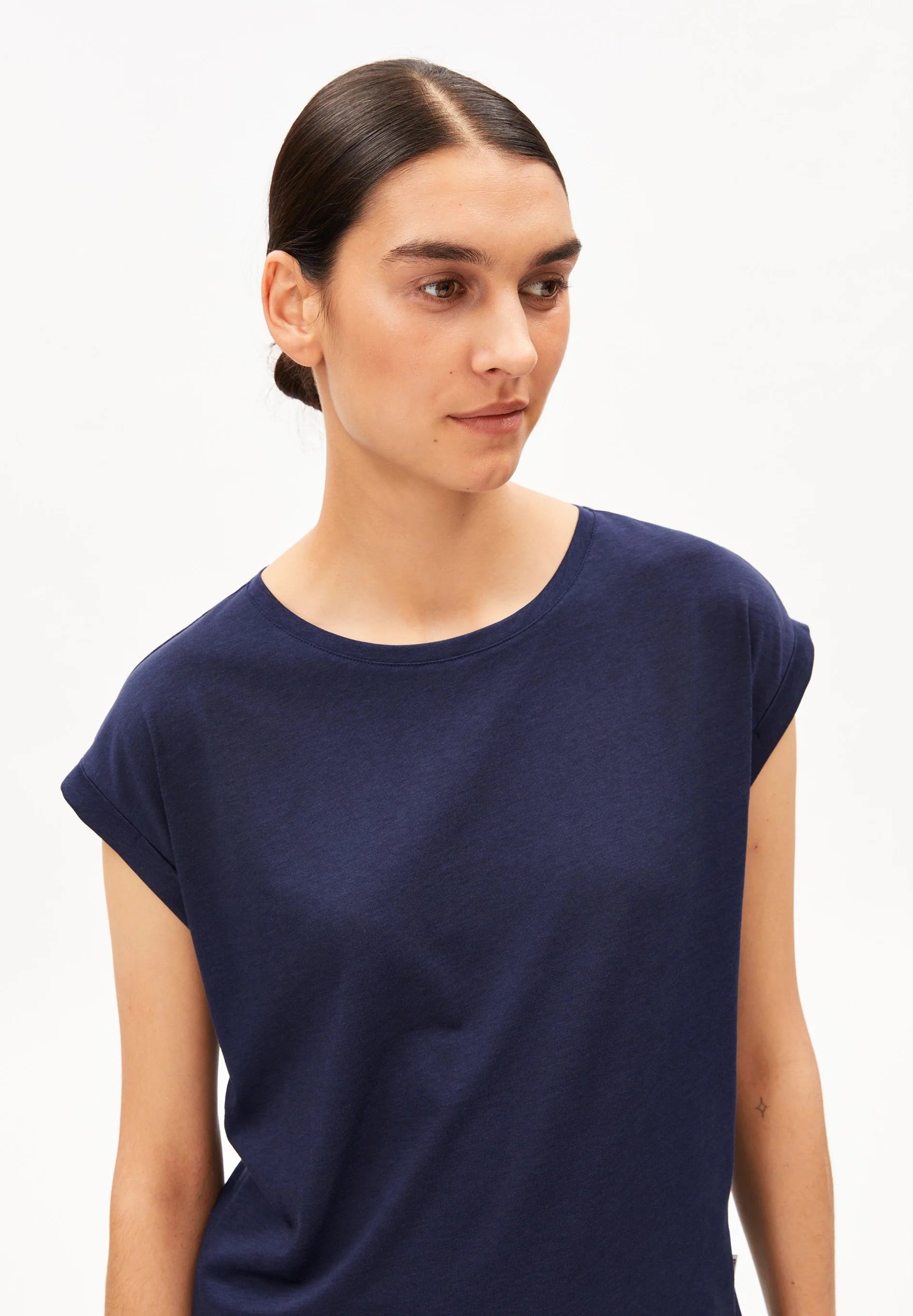 Jilaana T Shirt - Tinted Navy