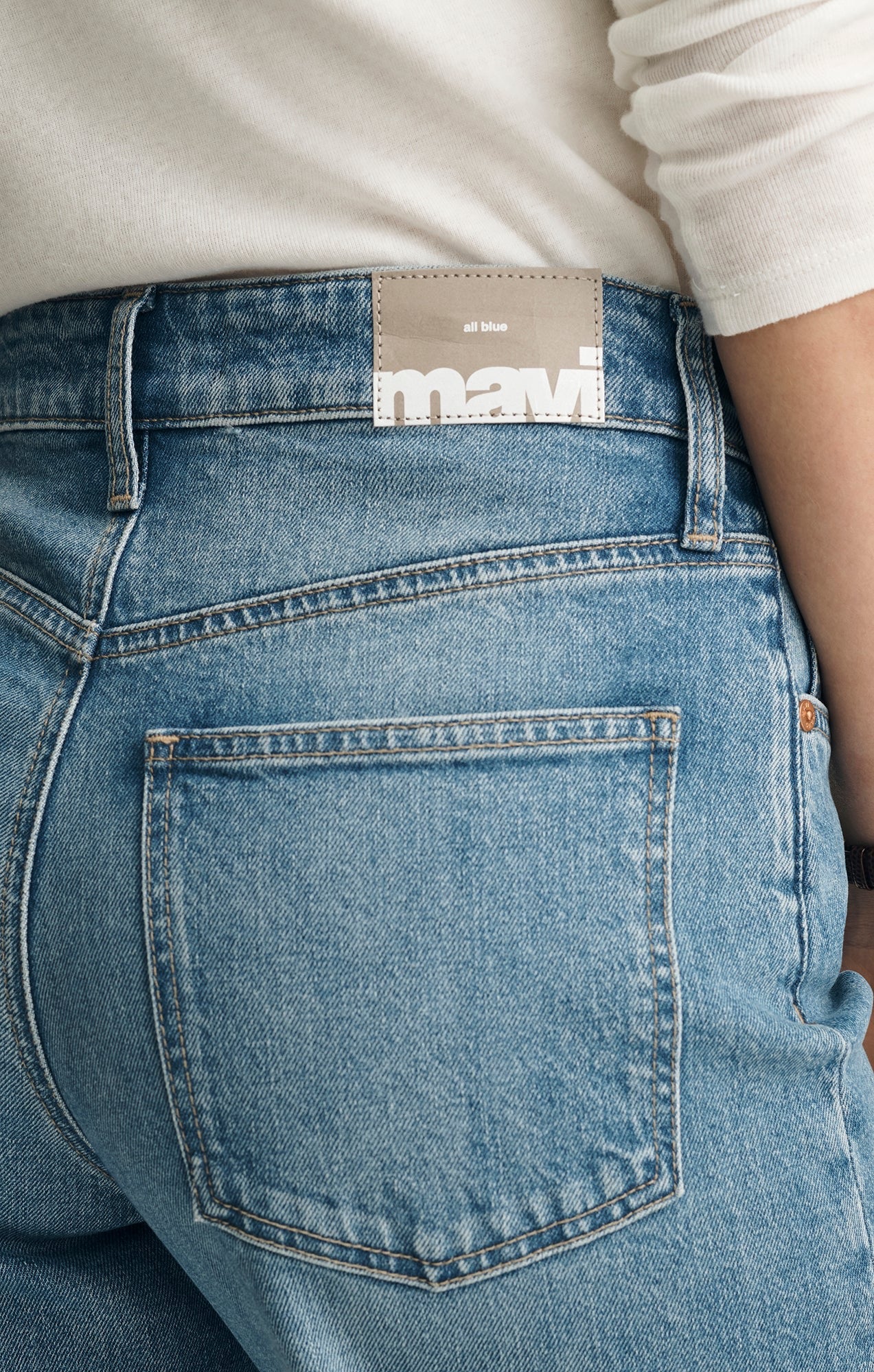Nica Barrel Jean - Light Brushed Classic
