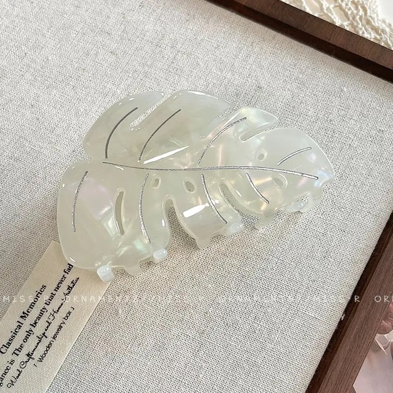 Iridescent Leaf Hair Claw