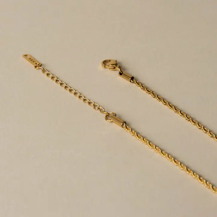 Mia Sunflower Icon Necklace