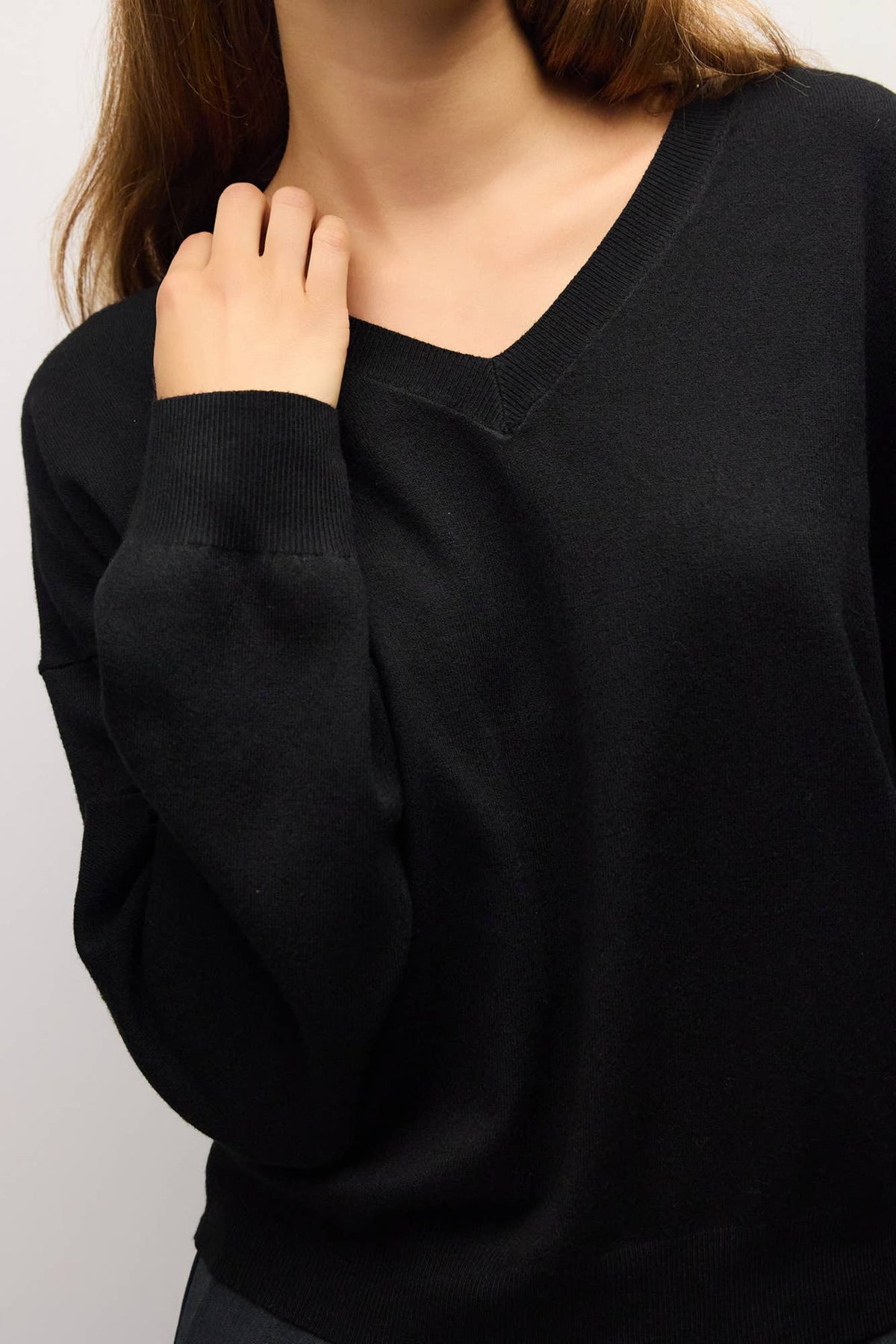 The Naomi Sweater - Black